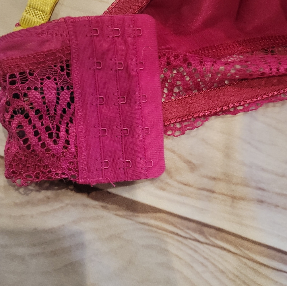 Pink bra - Picture 2 of 3